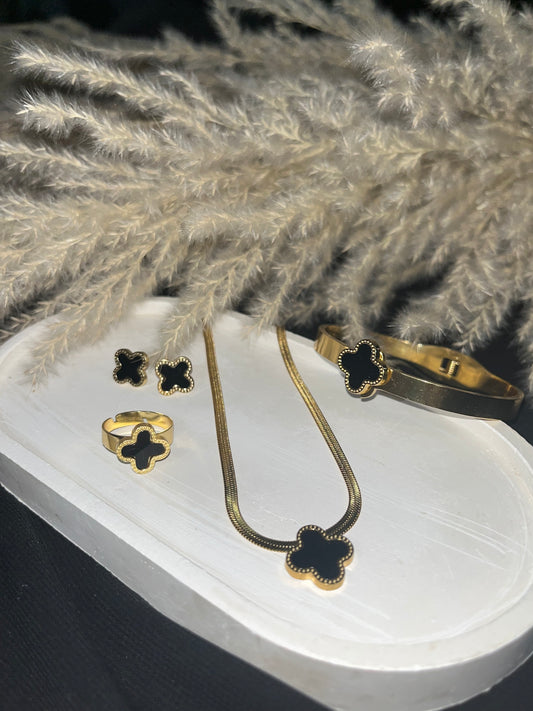 Elegant Gold and Black Clover Jewelry Set