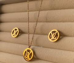 LV Necklace And Tops